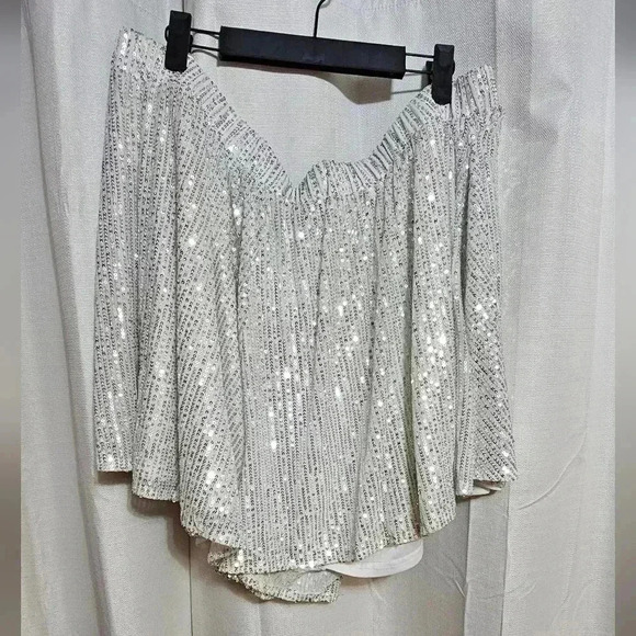 Plus Size Silver Sequins Flowy Shorts - Picture 2 of 6